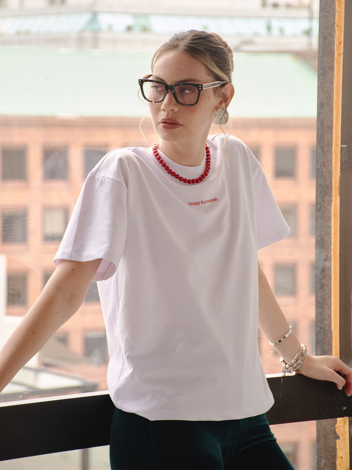 soften camiseta "pretty hormonal"