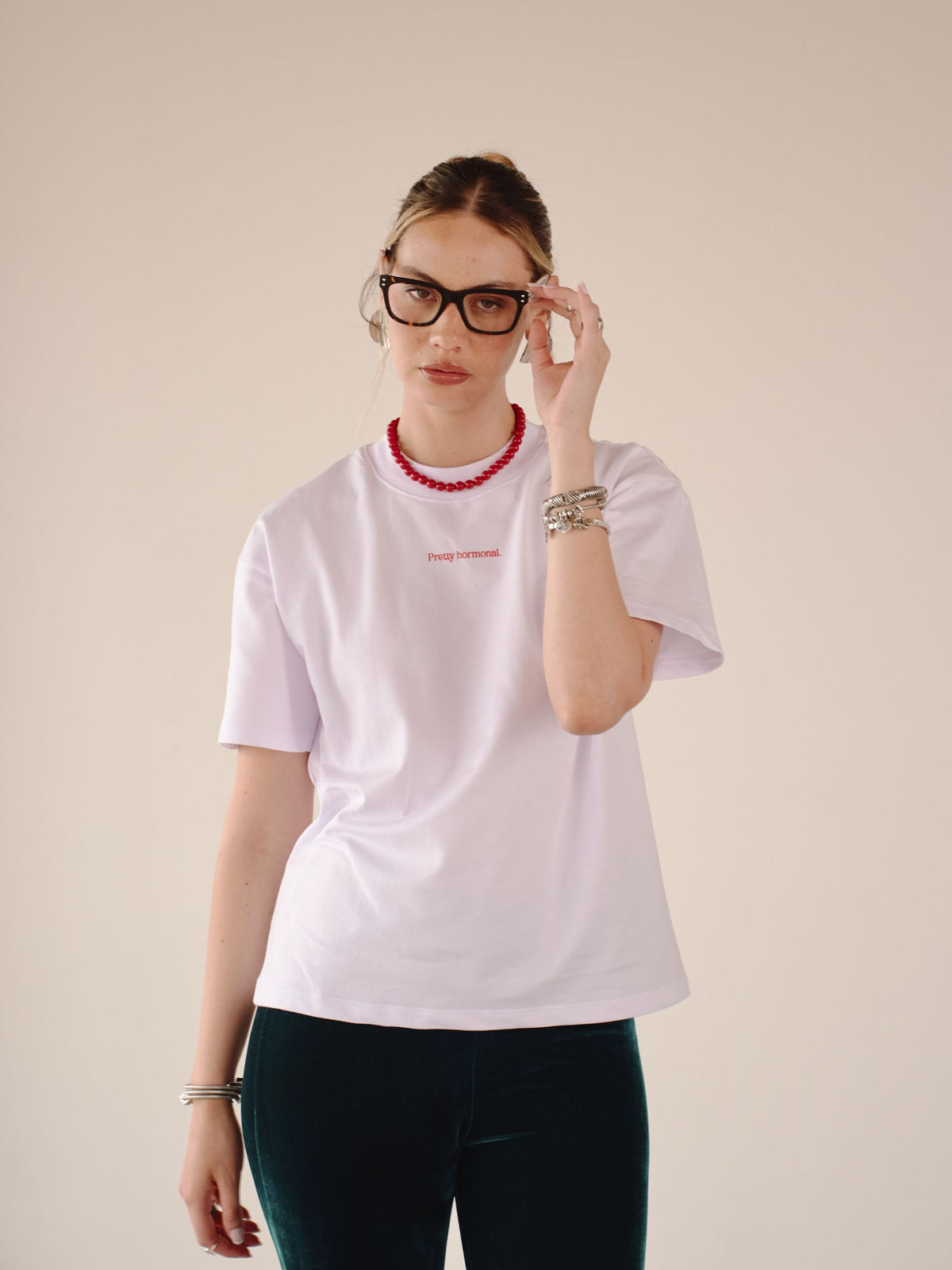 soften camiseta "pretty hormonal"
