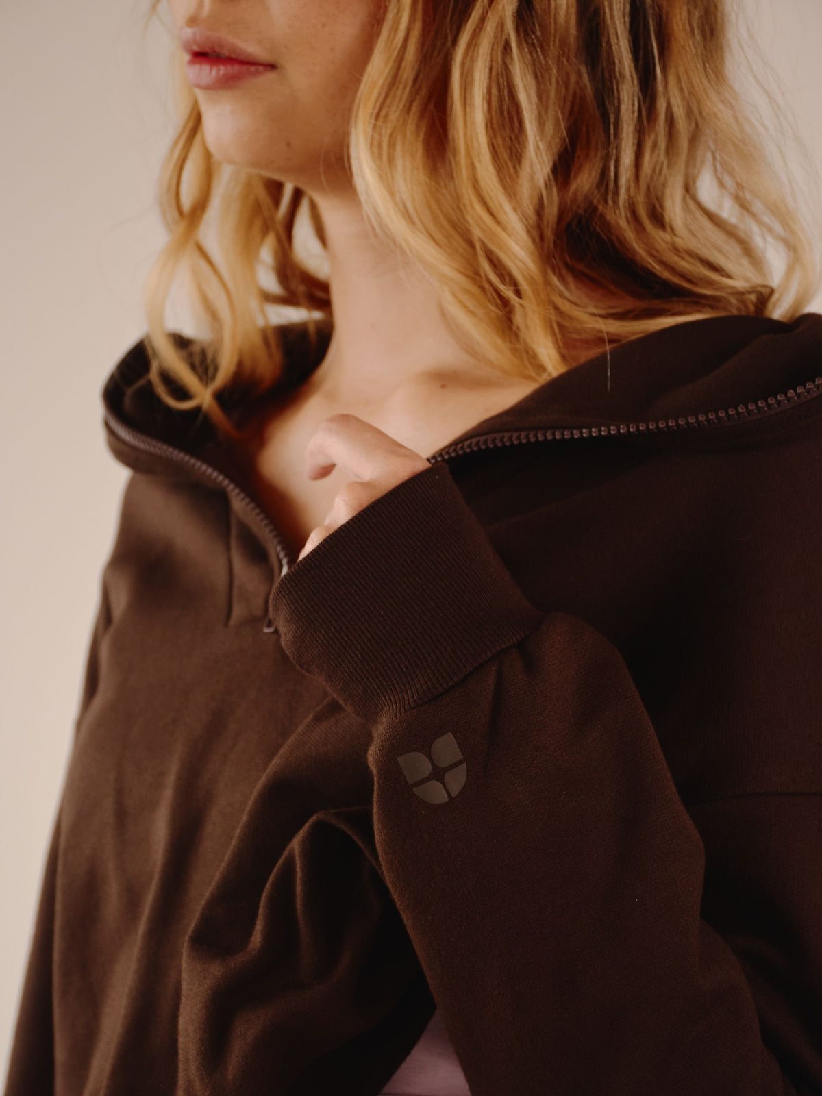 the rest hoodie-hazelnut